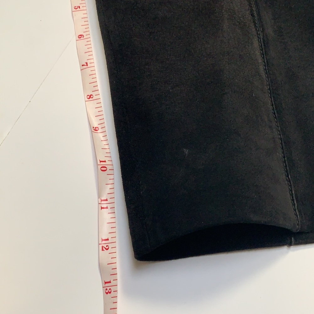 Danier black suede leather Bermuda shorts - Picture 8 of 8